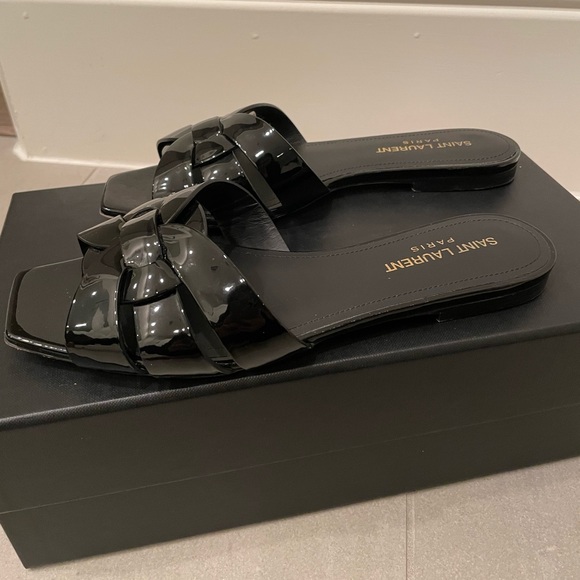 Saint Laurent Tribute Flat Mules in Patent Leather - Picture 3 of 5